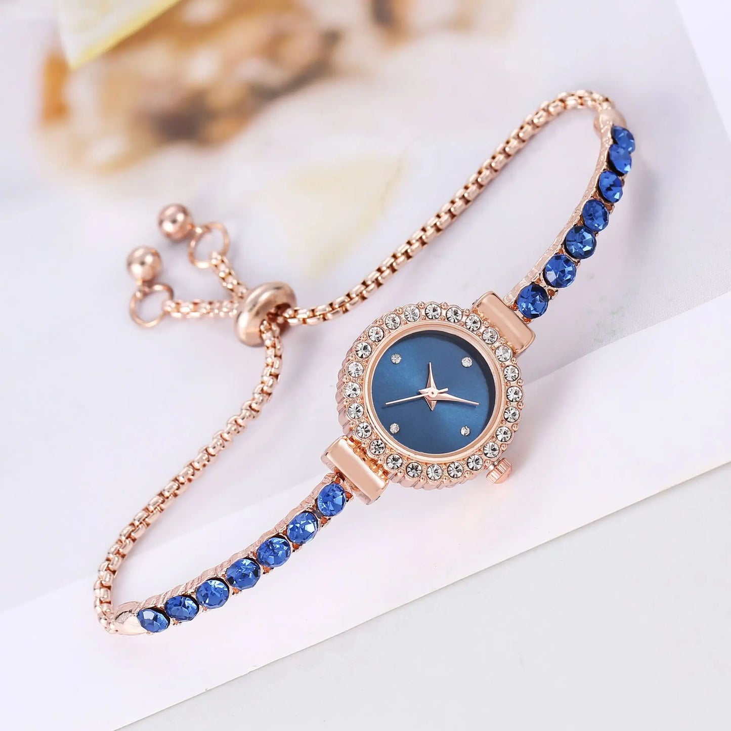 Montre à quartz analogique avec bracelet exquis pour femme (sans boîte)