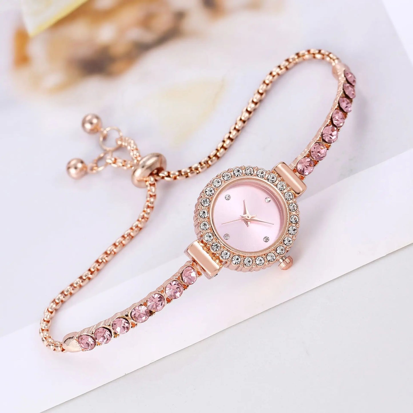 Montre à quartz analogique avec bracelet exquis pour femme (sans boîte)
