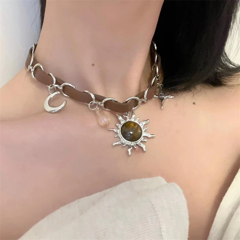 Collier pendentif soleil en cristal pour femme, tour de cou croix, cuir, mode coréenne, accessoires vintage, bijoux punk, breloque esthétique