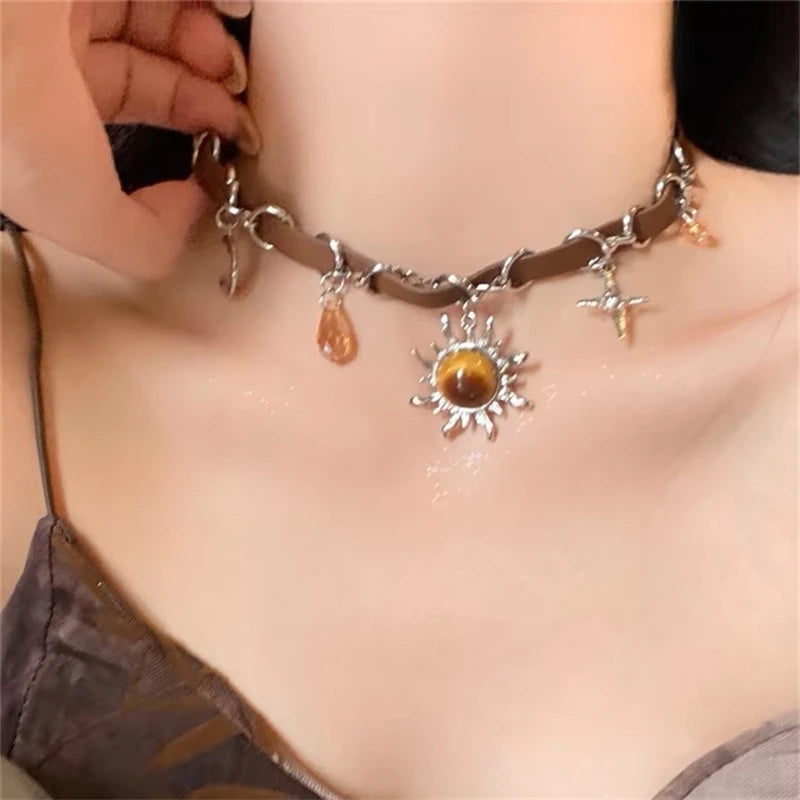 Collier pendentif soleil en cristal pour femme, tour de cou croix, cuir, mode coréenne, accessoires vintage, bijoux punk, breloque esthétique