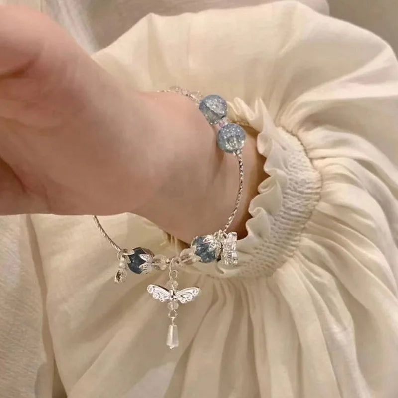 Bracelets de luxe légers en perles de cristal de verre violet pour femmes, pendentif Chic avec pompon papillon, bijoux de poignet pour fille douce
