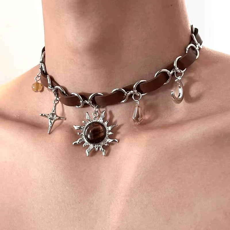 Collier pendentif soleil en cristal pour femme, tour de cou croix, cuir, mode coréenne, accessoires vintage, bijoux punk, breloque esthétique