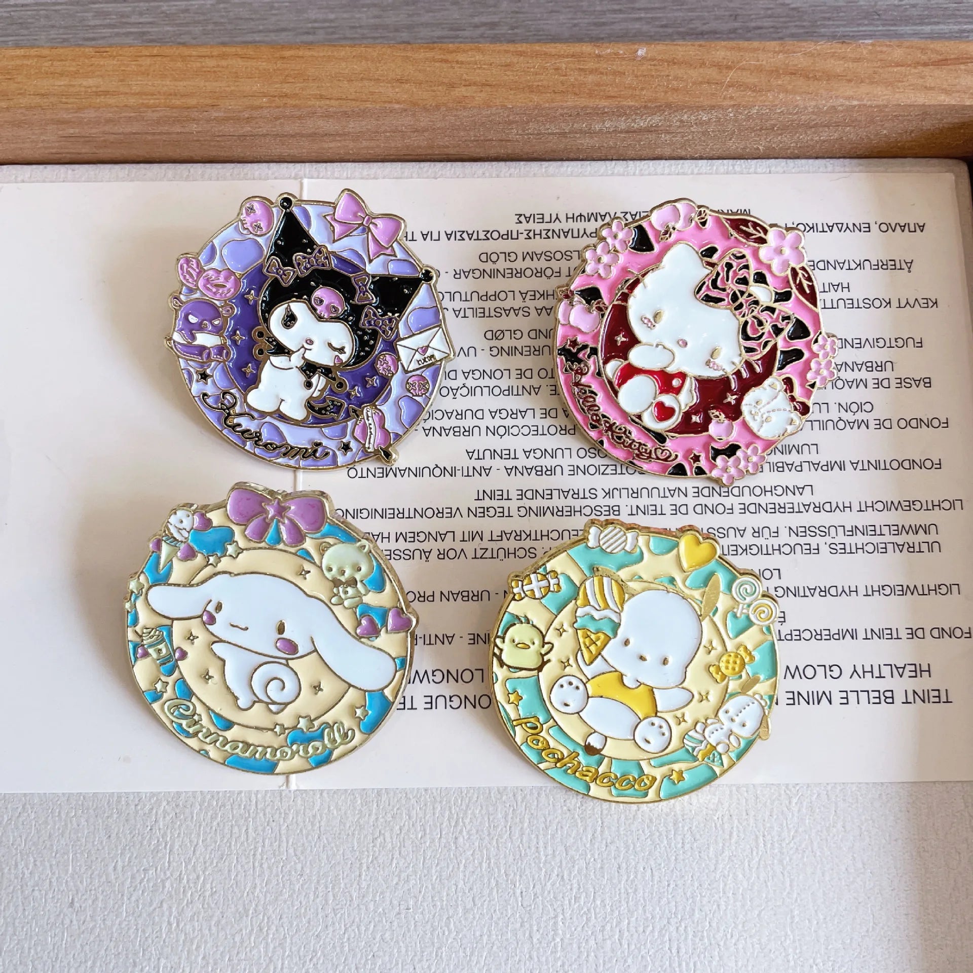Sanrio broches Badges broche Hello Kitty Kuromi cannelle dessin animé épinglettes en métal pour étudiant sac à dos bijoux accessoires cadeau - Bloopop